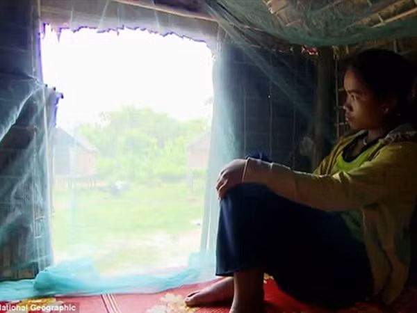 Cha mẹ dựng lều cho con gái làm ‘chuyện ấy’