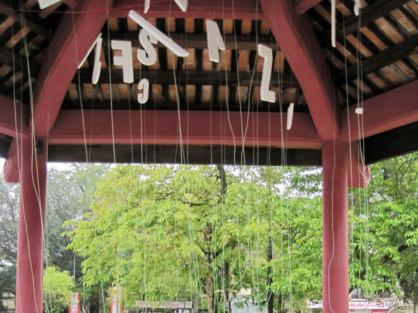 Tác phẩm sắp đặt 'Nguồn thơ' bị phá