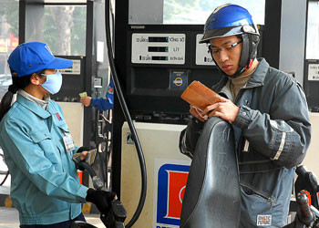 Bộ Tài chính yêu cầu chưa tăng giá xăng dầu