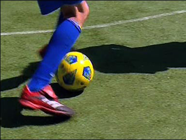 ‘Nhảy múa’ cùng trái bóng