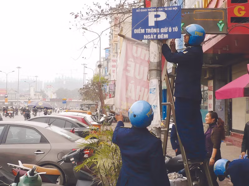 Từ hôm nay, Hà Nội sẽ dẹp điểm trông giữ xe ở 262 tuyến phố. Ảnh: Trọng Đảng