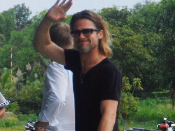 Brad Pitt rời Côn Đảo đi Hàn Quốc một mình