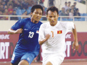 Tuyển Việt Nam: Cũ và lệ thuộc?