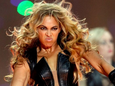 Beyonce đột ngột gày giơ xương