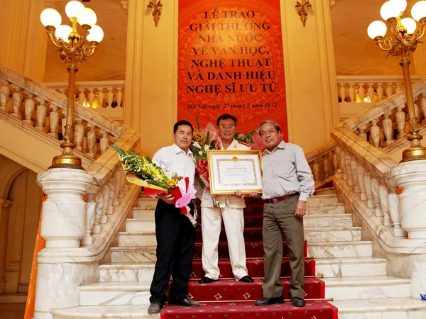 Máu lửa, đi tới cùng sự thật