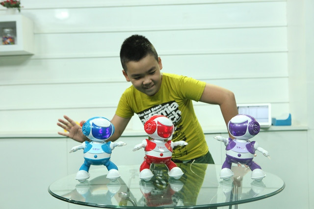 Robot nhảy TOSY ra mắt dịp Trung thu