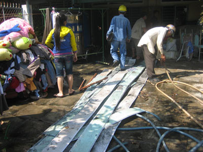 Cháy nhà gần chợ, nhiều hộ dân hoảng hồn