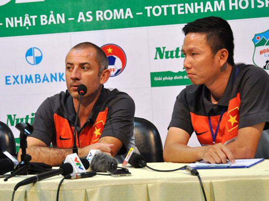 HLV Guillaume nói về sai sót của U19 Việt Nam