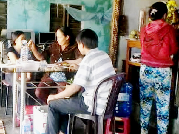 Cách chữa bệnh kỳ quái vẫn dụ được nhiều người nhẹ dạ. Ảnh: Nguyễn Huy