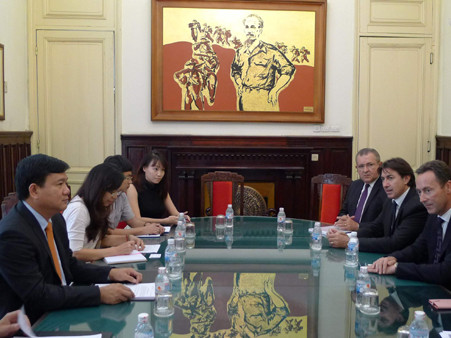 Bộ GTVT muốn mọi người dân được đi máy bay