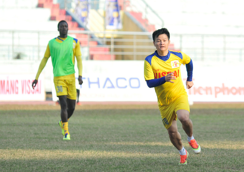 Văn Quyến tập hùng hục vì Siêu cúp