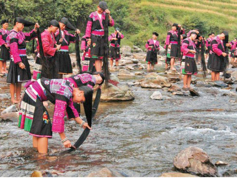 Làng tóc dài của người Dao đỏ