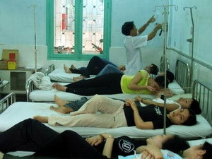 Ngộ độc thực phẩm tập thể, 17 người nhập viện