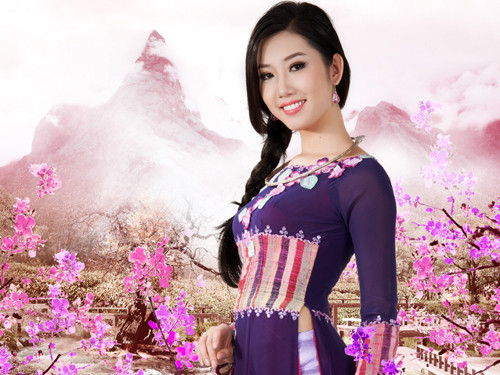 Lê Huỳnh Thúy Ngân lộng lẫy áo dài thổ cẩm