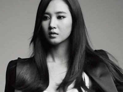 Yuri SNSD khoe vẻ đẹp lạnh lùng