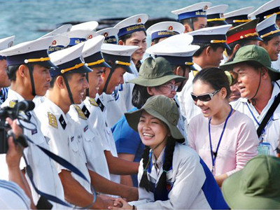 Sinh viên ra biển, doanh nhân ra đảo