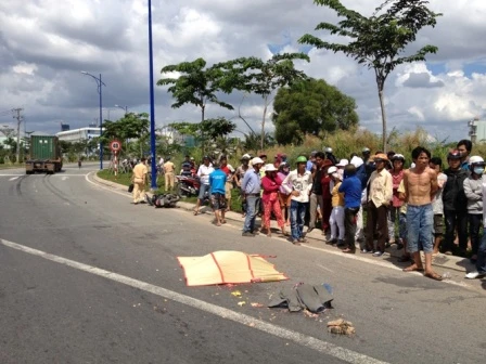 Xe tải đâm trực diện, 2 mẹ con tử nạn