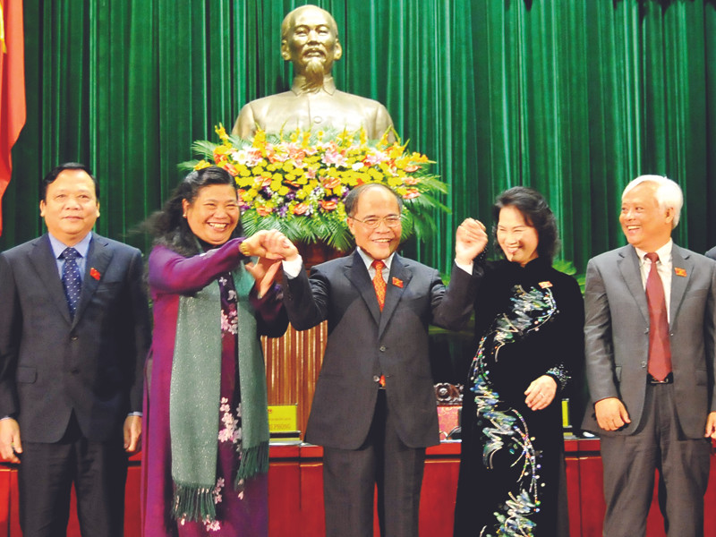 Tân Chủ tịch Quốc hội Nguyễn Sinh Hùng (giữa) cùng các Phó Chủ tịch Quốc Hội