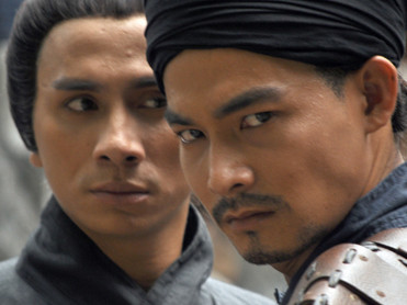 Đình Toàn (trái) và Quách Ngọc Ngoan trong phim Khát vọng Thăng Long - Ảnh: Đoàn làm phim cung cấp