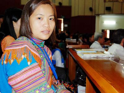 Nước mắt cô giáo trẻ người Mông