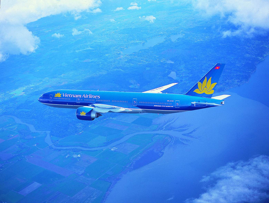 Tránh bão, hàng không huỷ hàng loạt chuyến bay