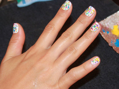 Nail graffiti cá tính cho bạn gái