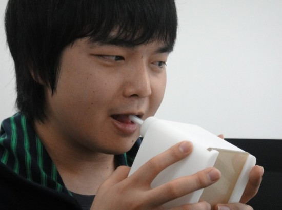 Máy... hôn từ xa