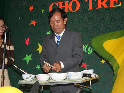 Từ cậu bé thổi khèn đám ma tới kỷ lục gia châu Á