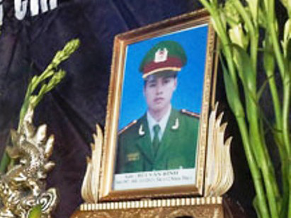 Nâng quân hàm cho Thiếu úy công an hi sinh