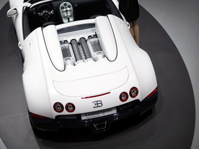 Ô tô màu trắng lên ngôi