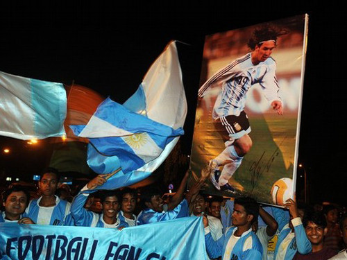 Mãn nhãn với dàn siêu xe của Messi