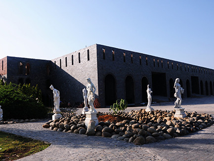 Doanh nhân Sài Gòn xây lâu đài giả cổ châu Âu