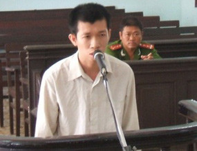 Đâm người tình vì bị chê 'yếu'