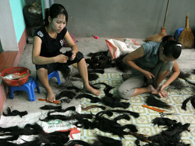 Sắm 'mẹc' mua 'Au đì' nhờ mua bán tóc