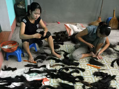 Sắm 'mẹc' mua 'Au đì' nhờ mua bán tóc