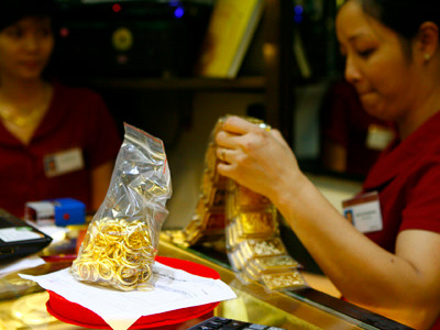 Tìm cách gom vàng trong dân