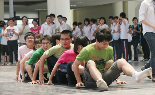 Sôi động teen Amsterdam "dính" nhau thi tài