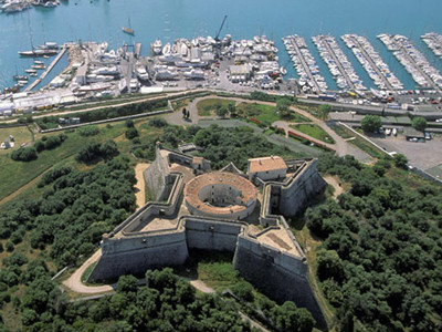 Độc đáo những pháo đài hình sao