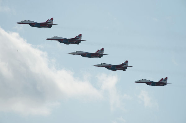 Không quân Nga làm xiếc với tiêm kích Su-27