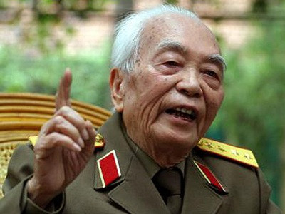 Vị tướng đi dép cao su, kéo pháo, tiêu diệt địch