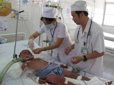 Cháu Thắng đang được theo dõi tại phòng cấp cứu