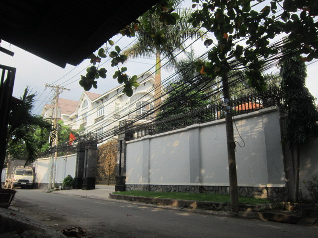 Vợ chồng ông Đặng Văn Thành đi Hà Nội