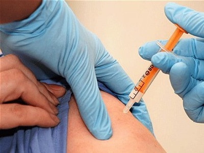 Tiêm hay uống thuốc kháng sinh tốt hơn?