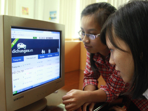 Lên mạng kiếm bạn cùng về quê