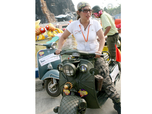 Hội ngộ xe cổ mừng đại lễ