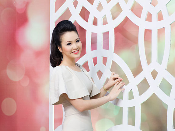 Thụy Vân khoe đường cong mặn mà của 'gái một con'