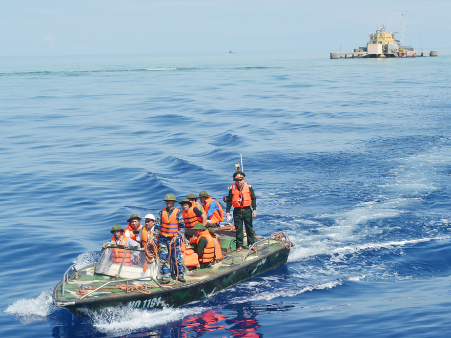 Công đoàn viên chức Việt Nam thăm Trường Sa