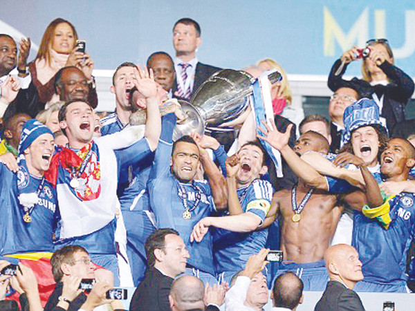 Chelsea chết đi sống lại để lên ngôi