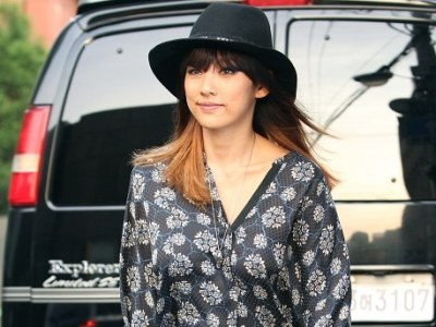 Lee Hyori diện váy rộng thùng thình che bụng bầu?