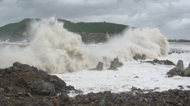 Bão số 8 suy yếu dần thành áp thấp nhiệt đới